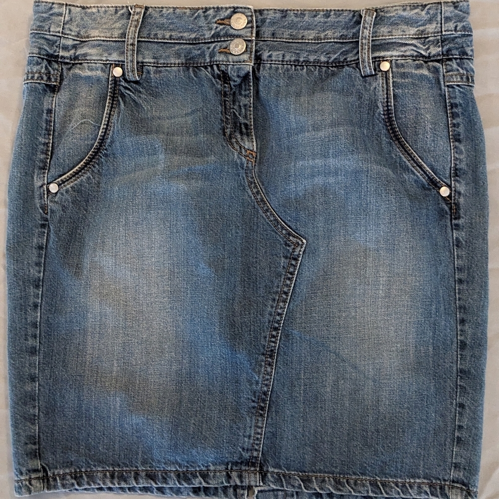 Sisley vintage jean skirt. Excellent condition Women's Italian size 46, US 10/L